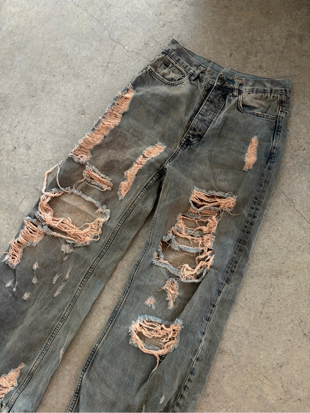 Distressed Jeans - Picture 2 of 5